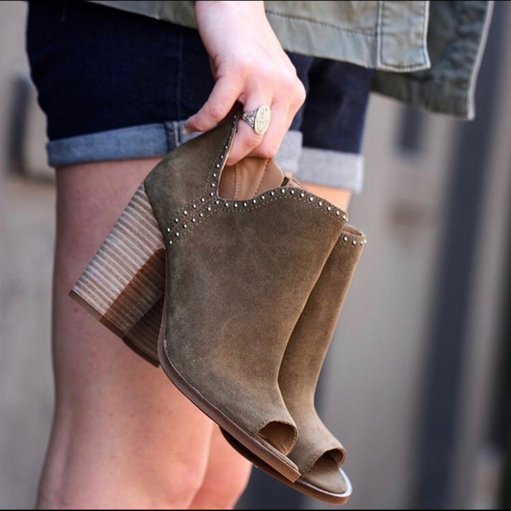 Lucky Brand Olive green peep toe booties size 8.5